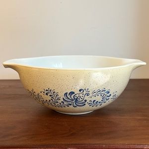 Pyrex Homestead Bowl 444 with Cinderella Handles